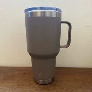 Yeti Rambler 30 oz with stronghold lid